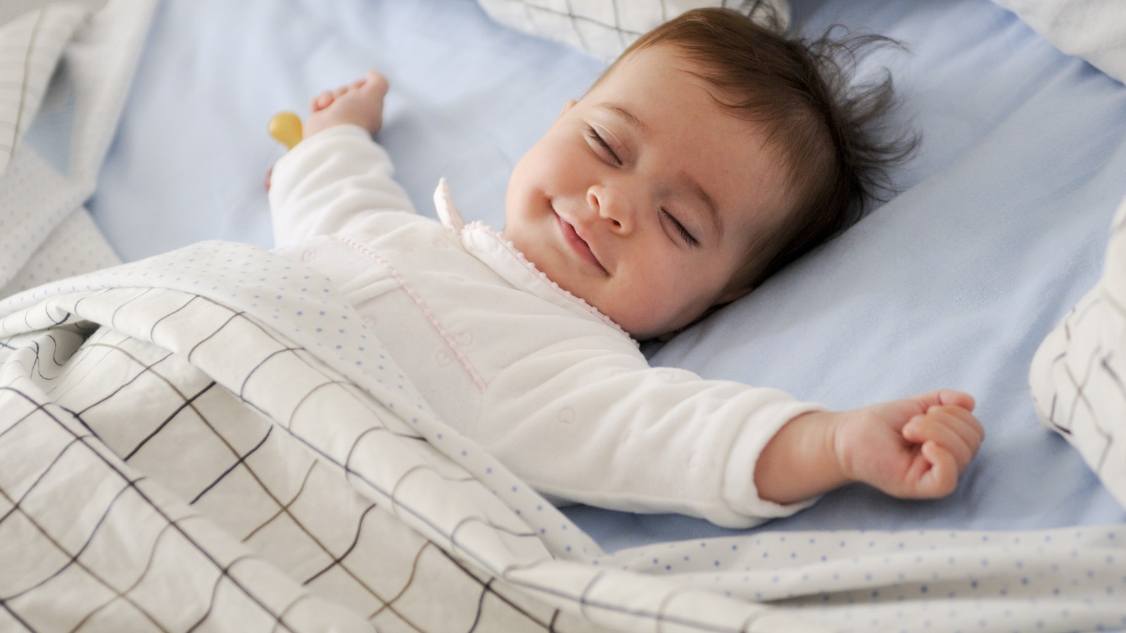 When to Stop Swaddling: 5 Clear Signs & Smooth Transition Guide